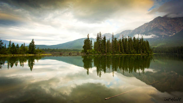Jasper National Park - Pyramid Lake in the early morning