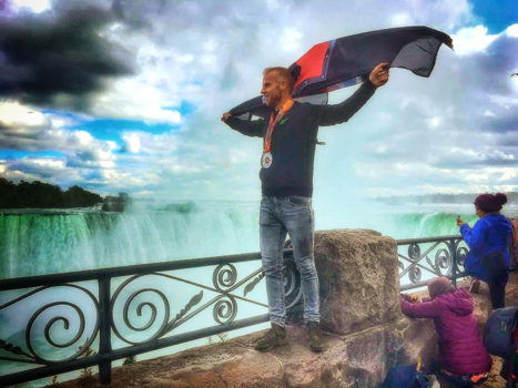 Niagara Falls - Geluk en bewust zijn bij de niagra falls.