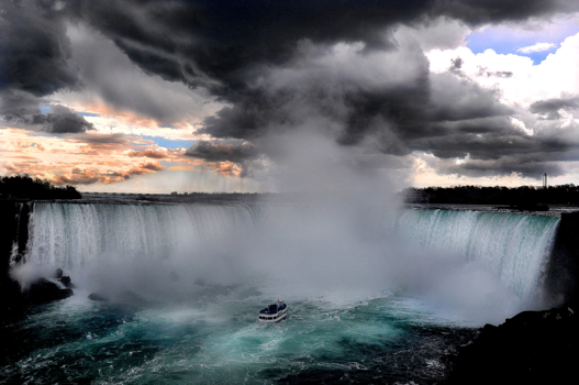 Canada - One early morning at the Niagara Falls