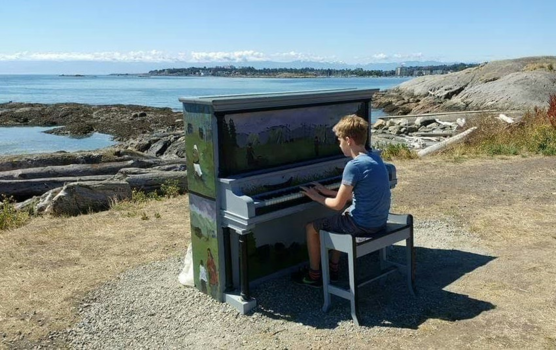 Victoria (Canada) - Concert at sea near Victorie (Canada)