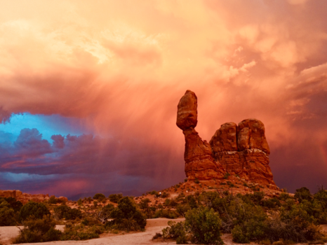 Verenigde Staten - USA - Arches National Park - Balanced Rock before the Storm