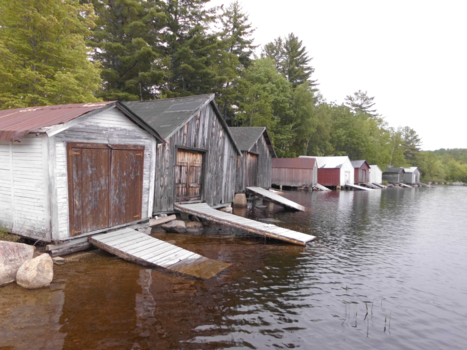 Rondreis Oostkust Canada - boothuizen bij Wauklahegan Lake, New Brunswick, Canada