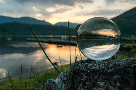 Camperreis Canada - Ondersteboven zonsondergang bij Kawaka lake in Canada