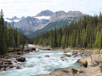 Canada - Dichtbij het bulderende water van de Maligne Canyon